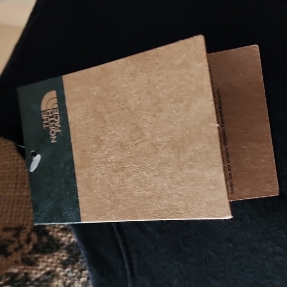 The North Face Long Sleeve Women's Shirt NWT - Picture 5 of 6